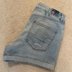 American Eagle Curvy Mom Short with Flower Embroidery